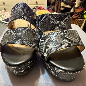 Camel Toes snake skin sandals